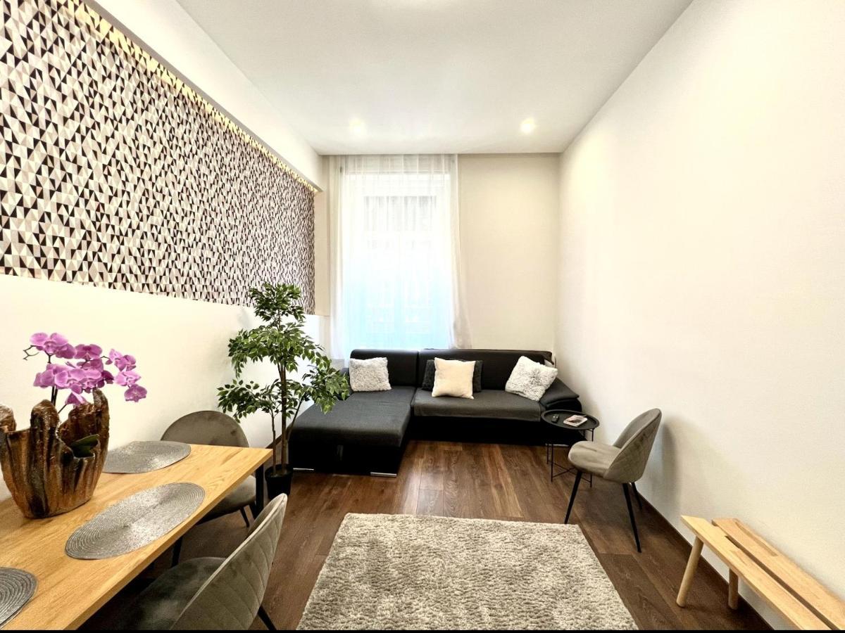 Wonderful Design Apartment In The City Centre 부다페스트 외부 사진